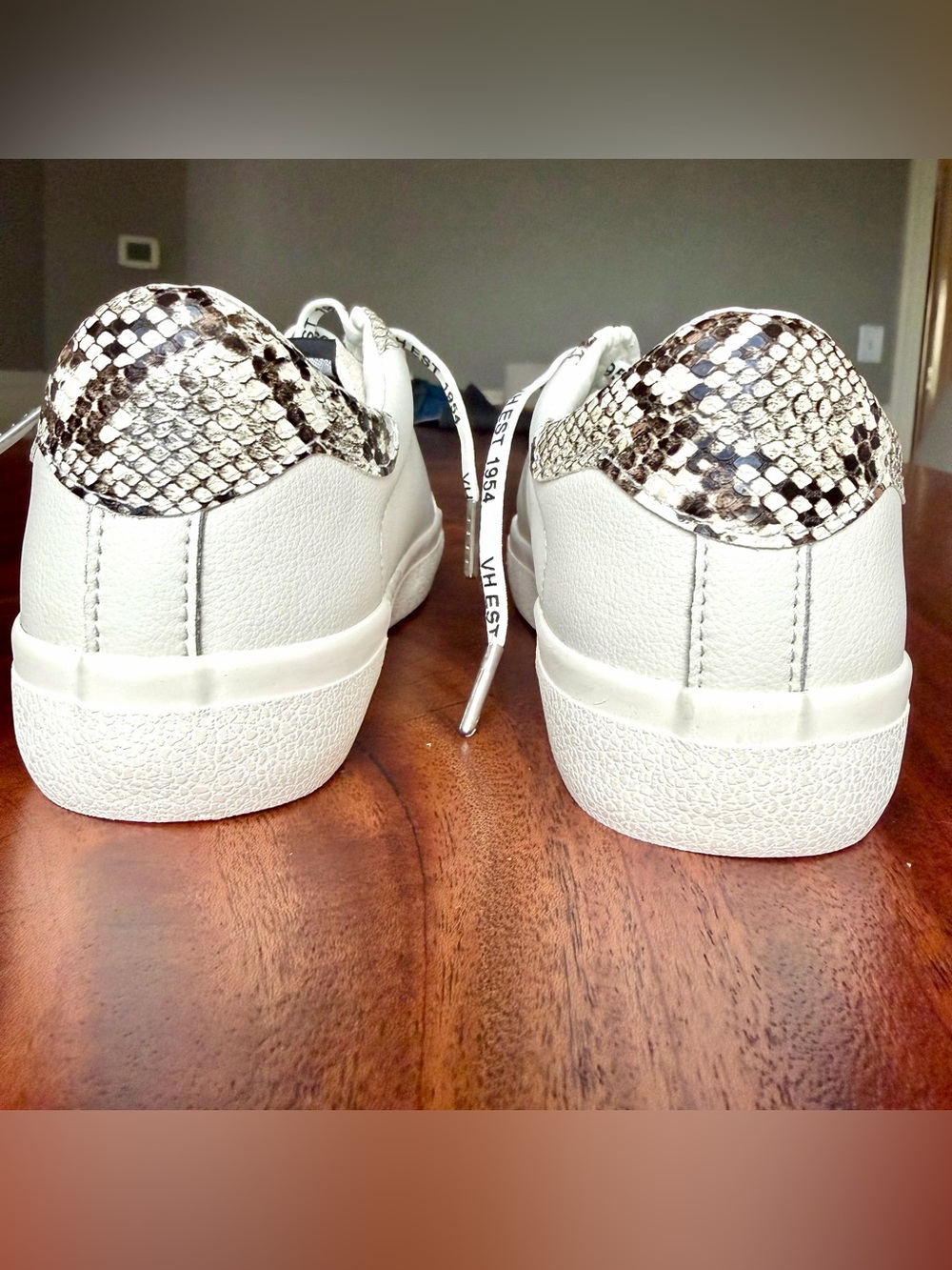 NWOT Women’s Vintage Havana Jordy White Snake Multi Sneaker Size US 9 - Picture 6 of 15